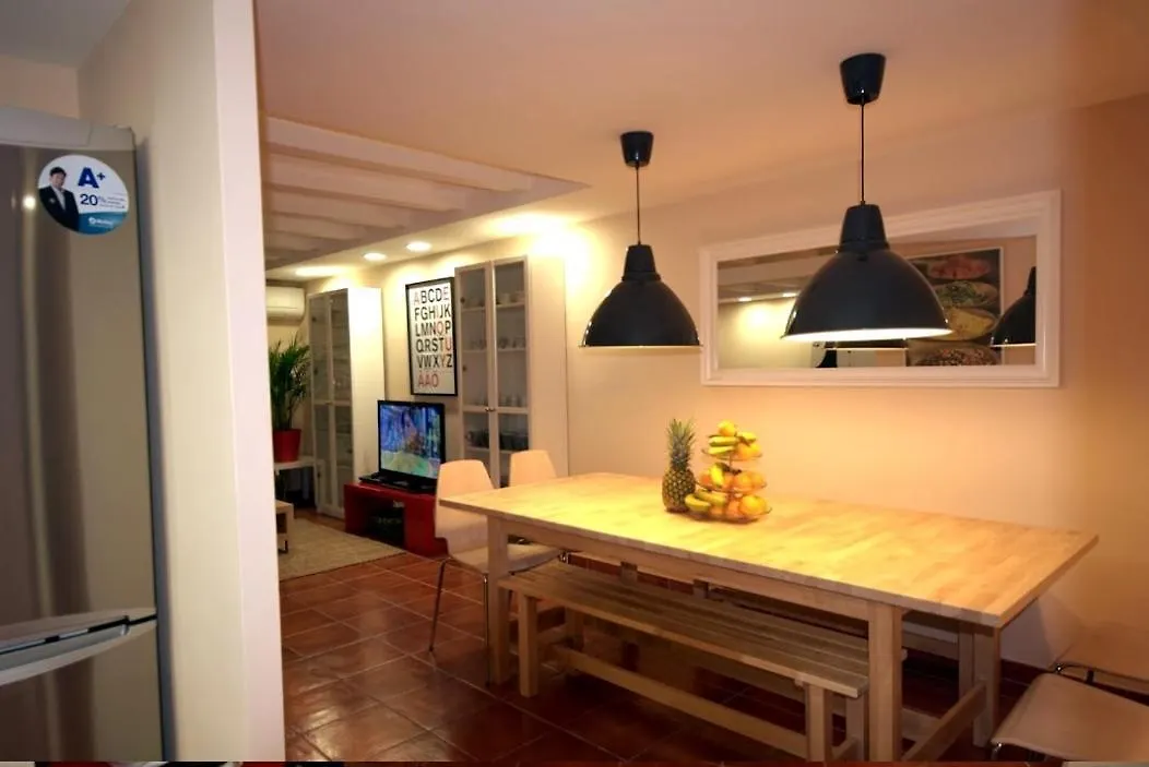 Daire Ramblas Rentals Central Duplex 4Br Terrace Pool Table & Ping Pong Barselona